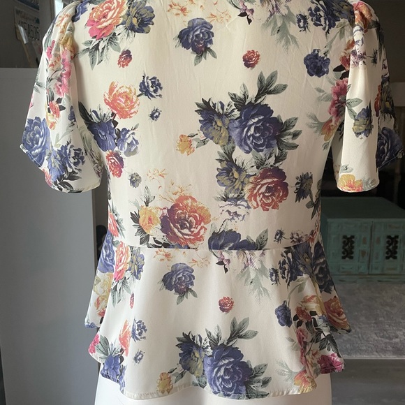 Kimchi Blue Floral Peplum Top - Picture 4 of 6